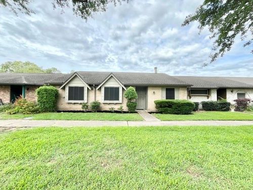 3918 Laura Leigh Dr, Friendswood, TX, 77546-4161 | Card Image
