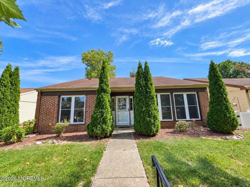 915A Liverpool Cir, Manchester, NJ, 08759-5305 | Card Image