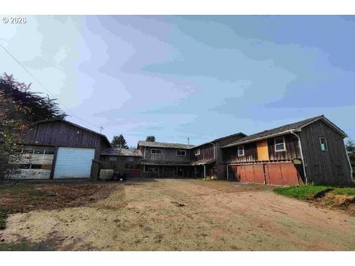 830 3rd St Se, Bandon, OR, 97411-9406 | Card Image