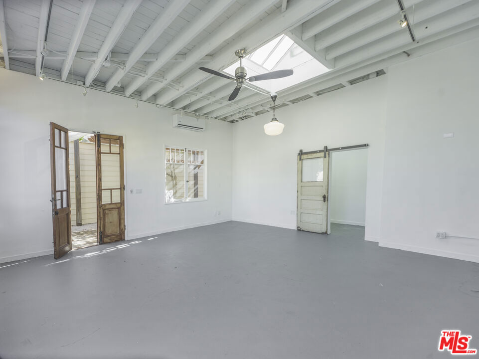 Commercial Lease in Venice 4