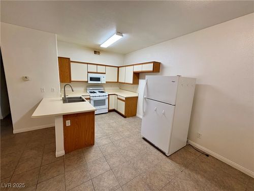 226-5751 E Hacienda Ave, Las Vegas, NV, 89122-0232 | Card Image