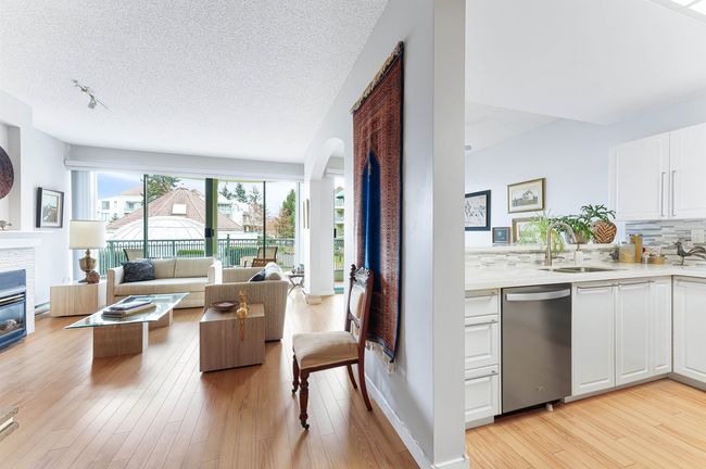 201 - 1745 Martin Drive, Condo with 2 bedrooms, 2 bathrooms and 1 parking in Surrey BC | Image 6