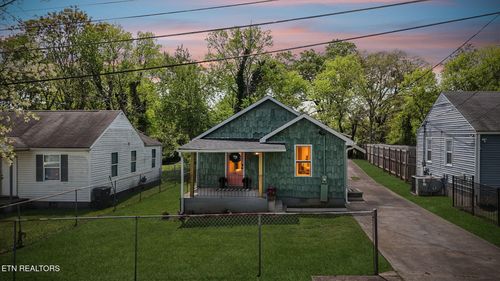 1721 1721 Crestview St, Knoxville, TN, 37915 | Card Image