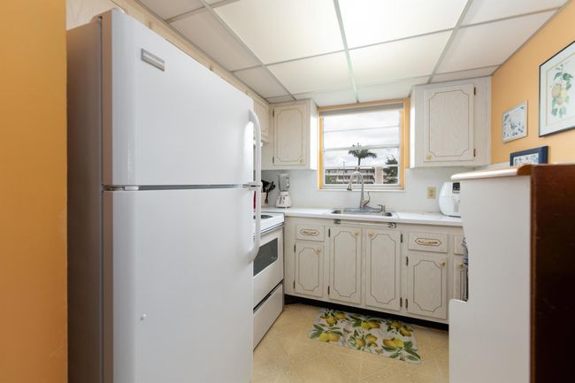 322 - 322 Windsor N, Condo with 1 bedrooms, 2 bathrooms and null parking in West Palm Beach FL | Image 5