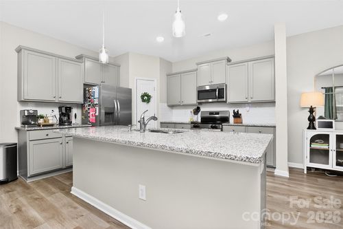 2017 Karen Woods Ln, Charlotte, NC, 28216-7735 | Card Image