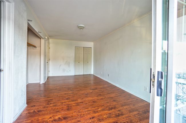 bedroom with full bath | Image 8