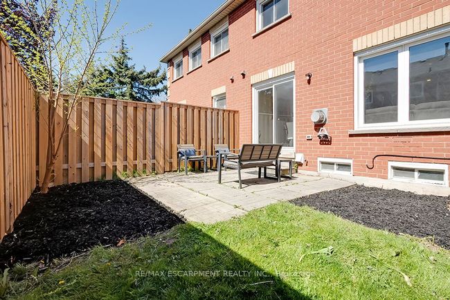 35 - 2022 Atkinson Dr, Condo with 3 bedrooms, 3 bathrooms and 1 parking in Burlington ON | Image 32