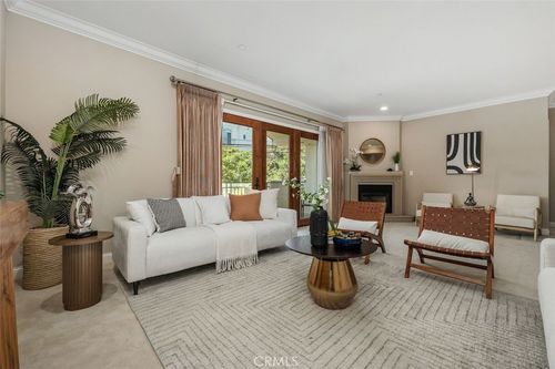 11863 Darlington, Los Angeles, CA, 90049 | Card Image