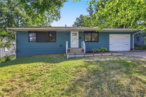 809 N Powahatan Dr, Independence, MO, 64056-2156 | Card Image