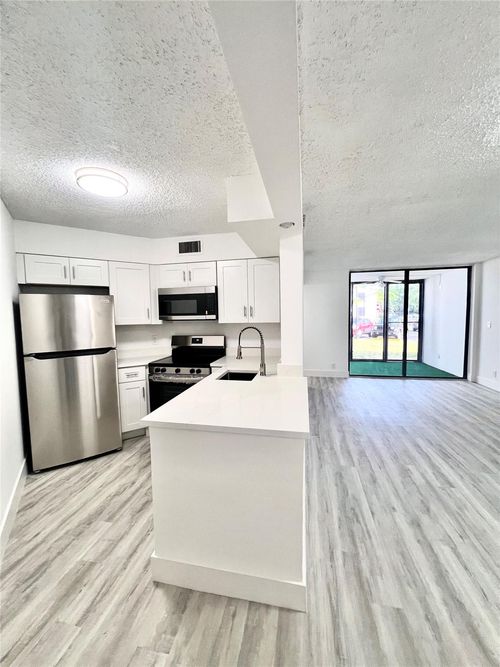 apt-103-214 Lake Pointe Dr, Oakland Park, FL, 33309-3573 | Card Image