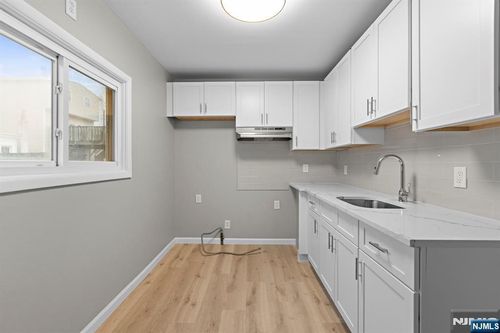 736 2nd St, Secaucus, NJ, 07094-3132 | Card Image