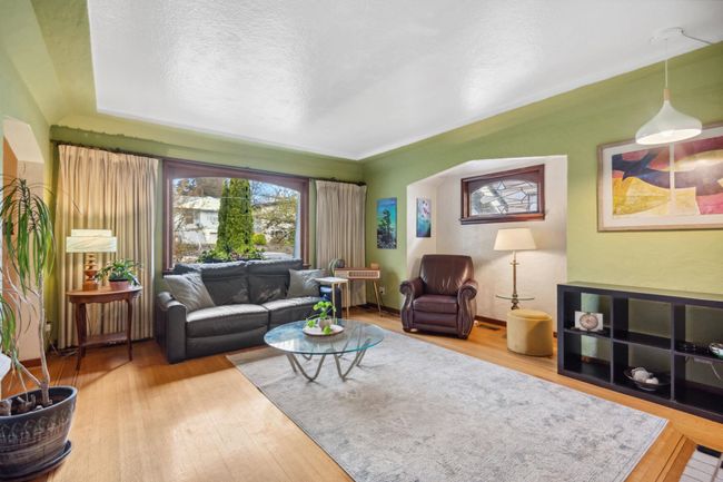 1216 Edinburgh St, House other with 5 bedrooms, 3 bathrooms and 2 parking in New Westminster BC | Image 6