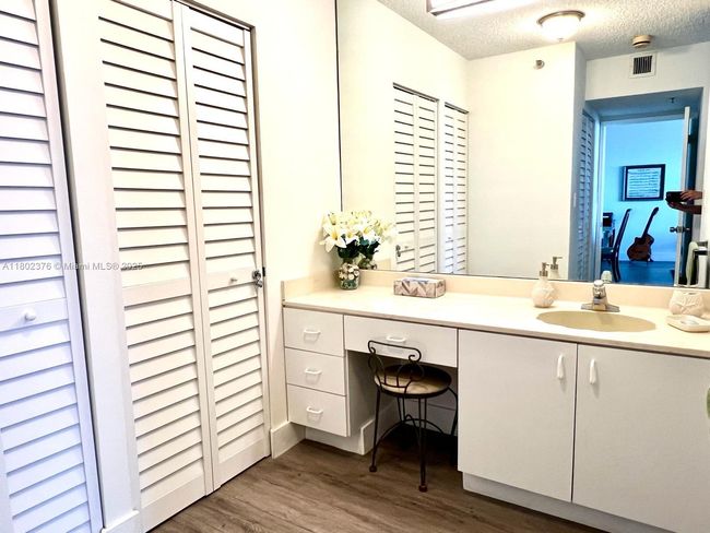 APT-1932 - 20505 E Country Club Dr, Condo with 2 bedrooms, 2 bathrooms and null parking in Aventura FL | Image 7