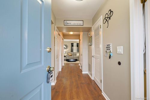 20 Wintergreen Ct, Montgomery, NY, 12549-1257 | Card Image