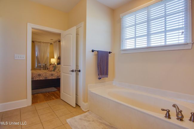 Master Bathroom | Image 17