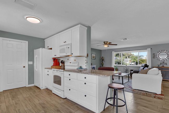 372 Franklin Rd, House other with 2 bedrooms, 2 bathrooms and null parking in Tequesta FL | Image 9