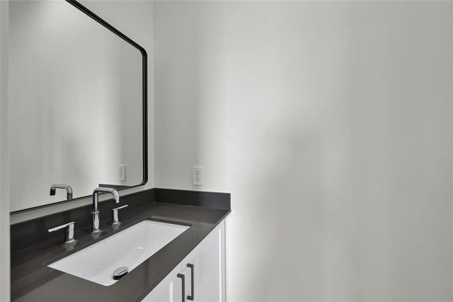 B - 2808 Cary St, House other with 3 bedrooms, 4 bathrooms and null parking in Houston TX | Image 35