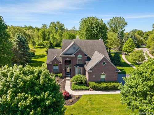 4617 Waterbury Dr, Clarkston, MI, 48348-5046 | Card Image