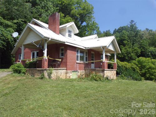 145 Kirks Dr, Hot Springs, NC, 28743-7436 | Card Image