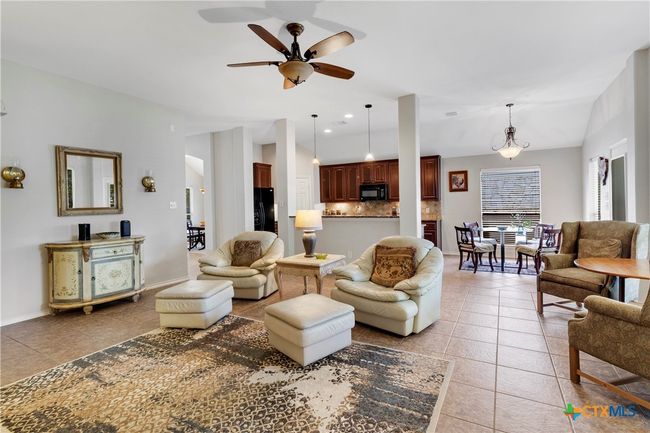 Bar seating to kitchen | Image 19