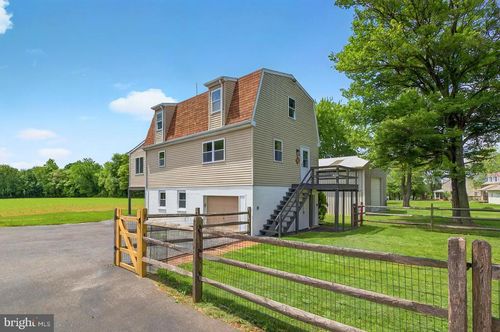 222 Old Racetrack Rd, PARKESBURG, PA, 19365-9552 | Card Image