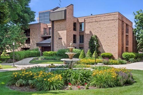 336-3942 N Oakland Avenue, Shorewood, WI, 53211 | Card Image
