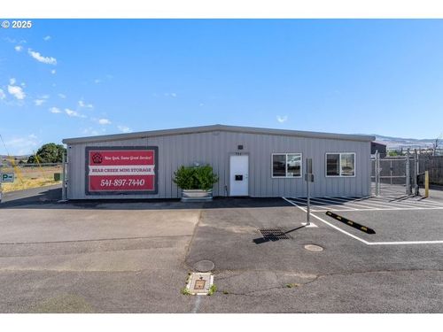 711 S Pacific Hwy, Talent, OR, 97540-6642 | Card Image