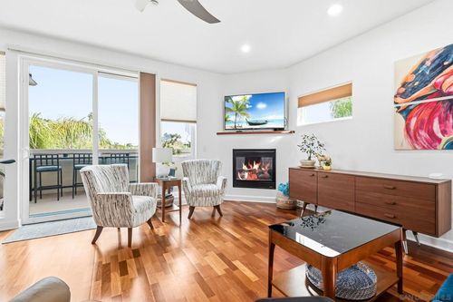 551 Laguna Dr, Carlsbad, CA, 92008-1684 | Card Image