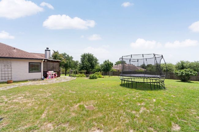 Double the lot, double the possibilities—gardening, firepits, even that dream workshop. | Image 28