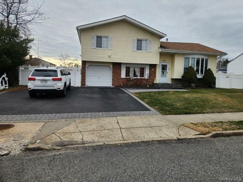 160 Bark Ave, Central Islip, NY, 11722-2850 | Card Image