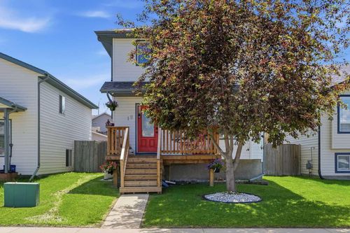 19 Fenwood Close, Sylvan Lake, AB, T4S2K4 | Card Image