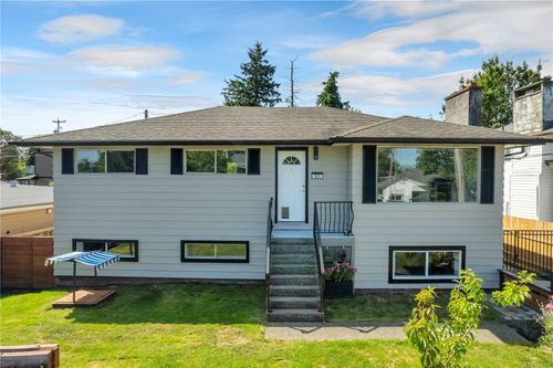 521 6th Ave, Campbell River, BC, V9W3Z6 | Card Image