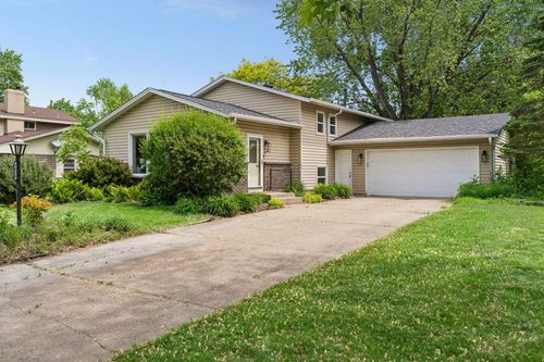3630 Quaker Ln N, Plymouth, MN, 55441-1686 | Card Image