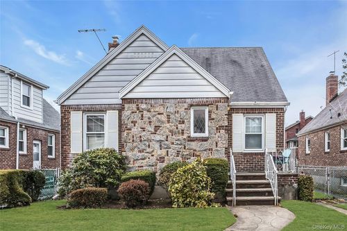 8227 246th St, Bellerose, NY, 11426-1712 | Card Image