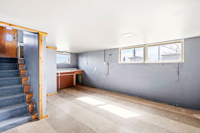 Below grade area with stairs | Image 32