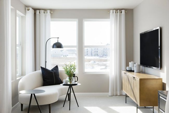Cozy sitting room in the owner's suite | Image 21