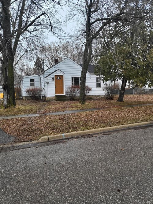 1409 James St, Burton, MI, 48529-1231 | Card Image