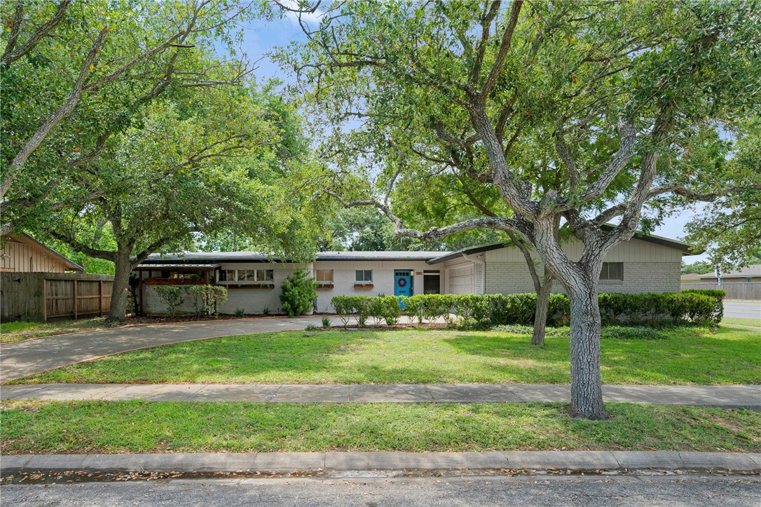Dolphin Pl, Corpus Christi, TX 78411