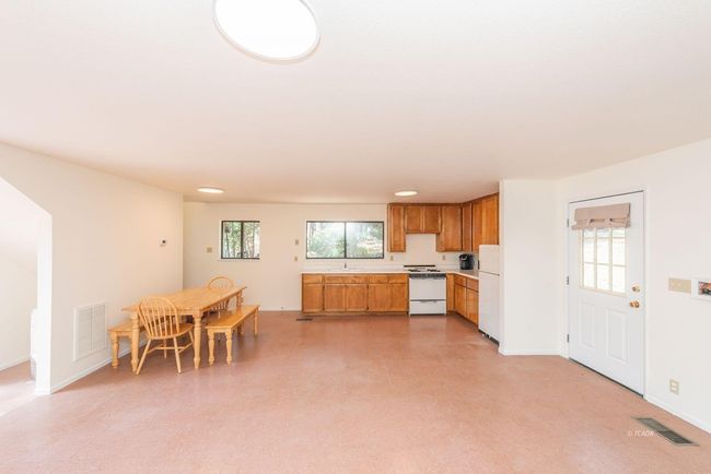 121,141 Mountain Aire Ln, House other with 2 bedrooms, 1 bathrooms and 15 parking in Trinity Center CA | Image 11