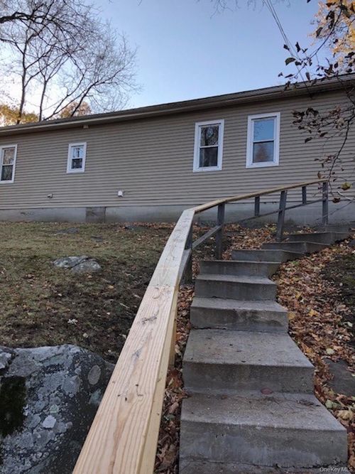 1-19 Henning Dr, Montrose, NY, 10548-1401 | Card Image