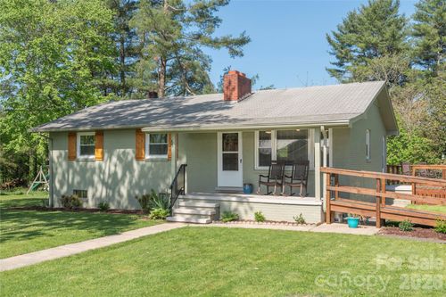 65 Lakeview St, Clyde, NC, 28721-9691 | Card Image