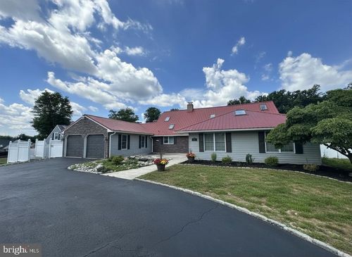 24 Rose Apple Rd, LEVITTOWN, PA, 19056-2318 | Card Image