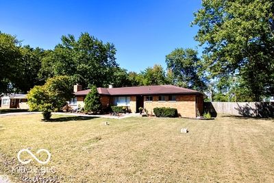 Front View with spacious front yard | Image 1