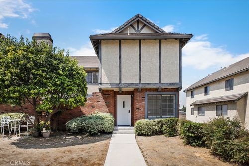 unit-201-8211 Winnetka Ave, Winnetka, CA, 91306-1883 | Card Image