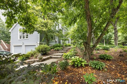 17 Sweet Meadow Rd, Newtown, CT, 06470-1930 | Card Image