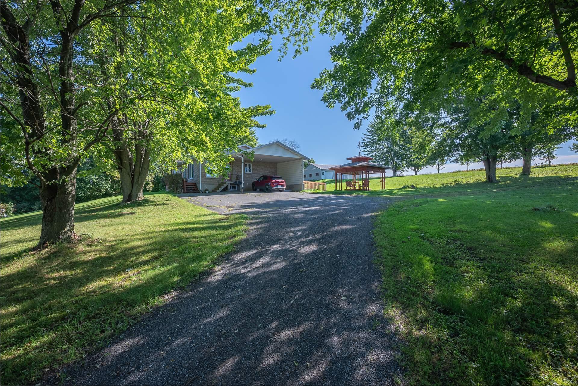 Residential in Baie-du-Febvre 4