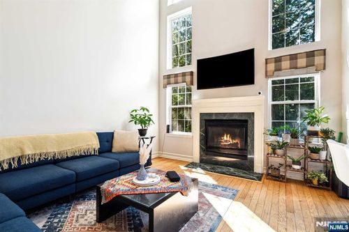 471 Mahogany Ct, Mahwah, NJ, 07430-2760 | Card Image