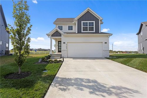 27600 S Red Fox St, Lake Lotawana, MO, 64086-5215 | Card Image