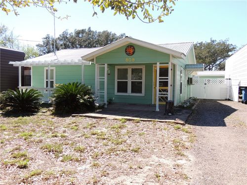 809 N Kossuth St, Rockport, TX, 78382-5511 | Card Image
