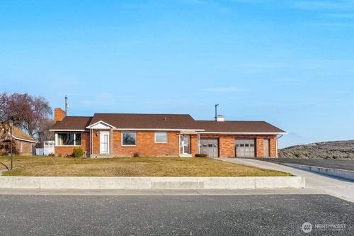 319 E 3rd St, Lind, WA, 99341-1011 | Card Image